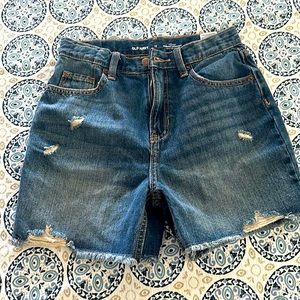 Girls Shorts for Summer - Cute rips that are in style - never worn